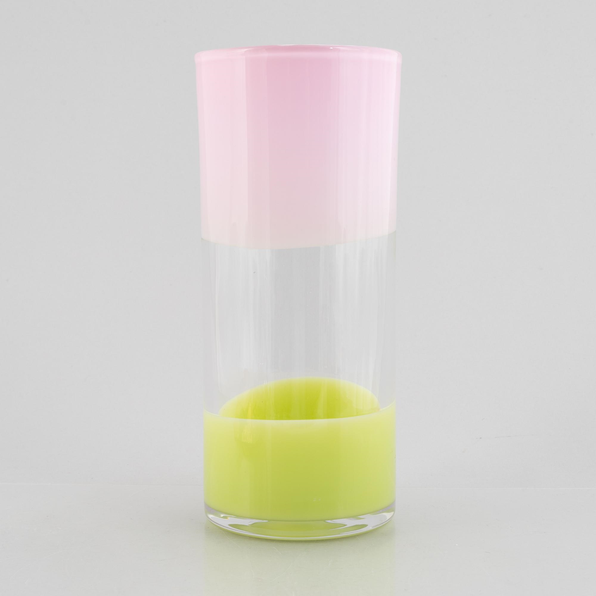 Artwork by Gunnel Sahlin, Floating cylinder, Made of glass