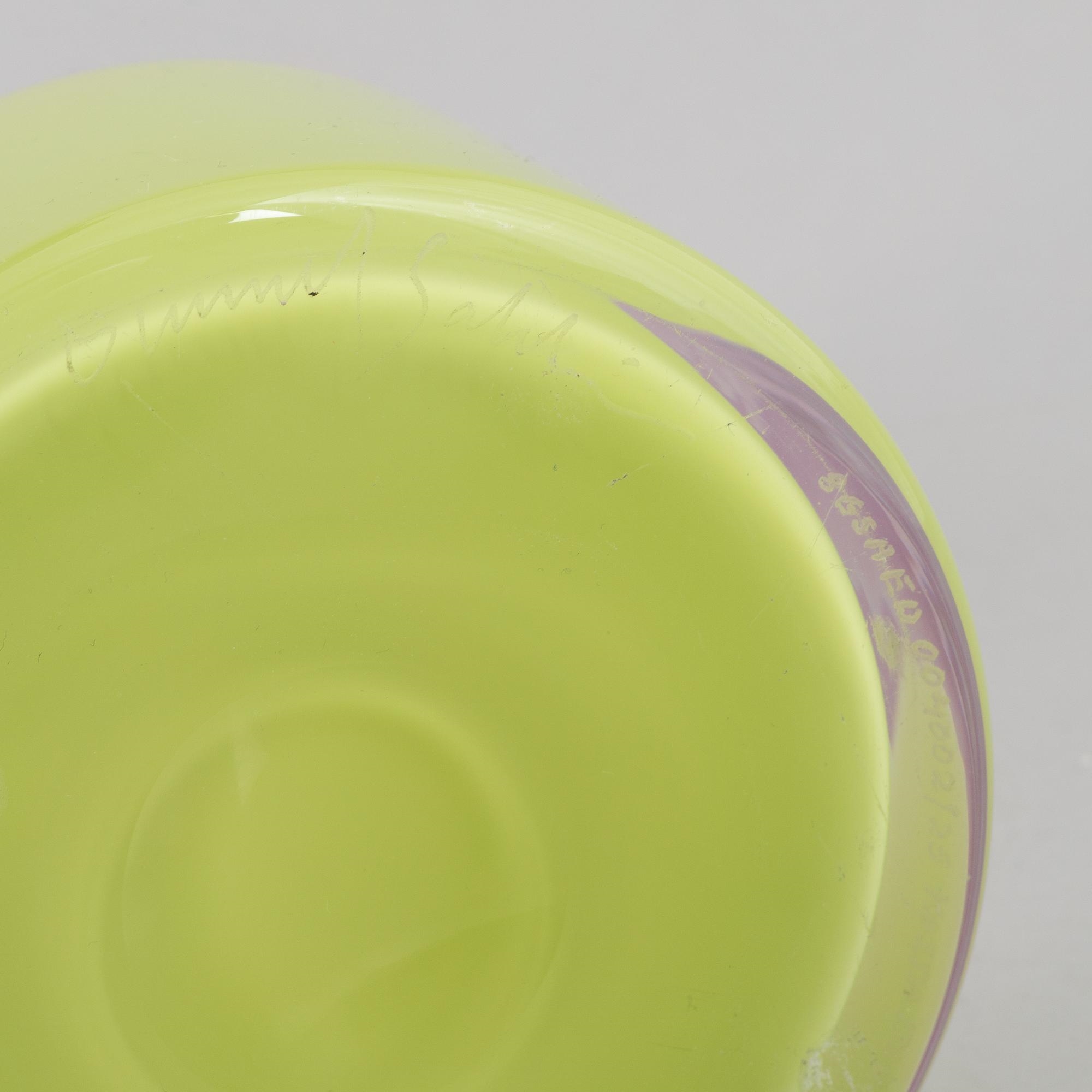 Artwork by Gunnel Sahlin, Floating cylinder, Made of glass