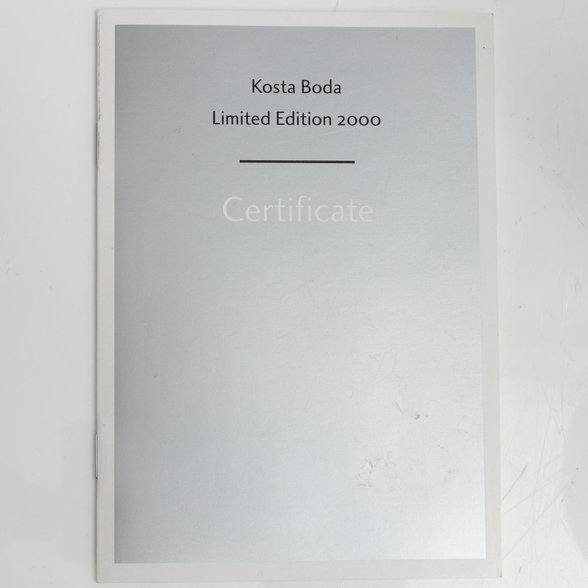 Artwork by Gunnel Sahlin, Floating cylinder, Made of glass