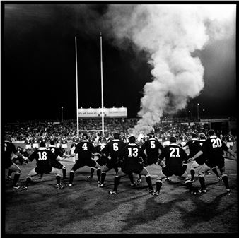 Haka des All Blacks 1999. « L'équipe de rugby des All blacks (néo-zélandais) effectuant le haka le 13 juin 1999 à Dunedin en Nouvelle-Zélande. » - Michel Birot