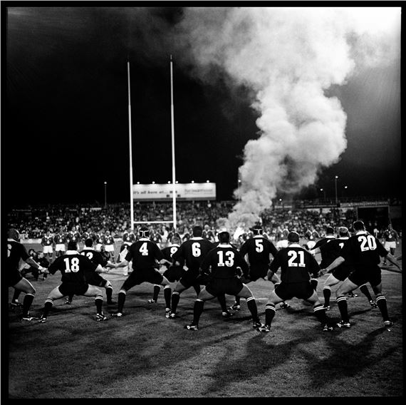 Haka des All Blacks 1999. « L'équipe de rugby des All blacks (néo-zélandais) effectuant le haka le 13 juin 1999 à Dunedin en Nouvelle-Zélande. » by Michel Birot, juin 1999
