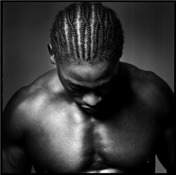 « Serge Betsen ». Portrait studio du joueur de rugby de l'équipe de France Serge Betsen le 9 décembre 2004. by Michel Birot, décembre 2004
