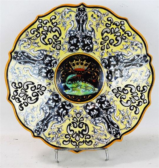Blois: Earthenware scalloped dish with central decoration of the crowned salamander of François I