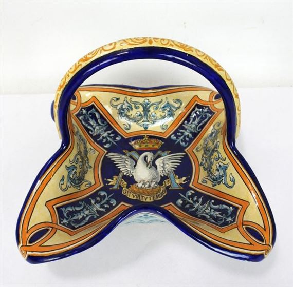 Polychrome earthenware basket with handle and four lobes