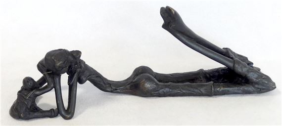 Bronze sculpture of a mother with child - Boris Kramer