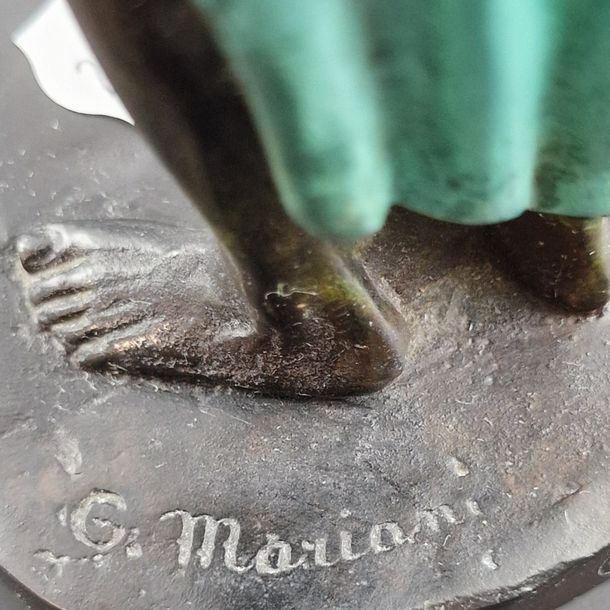 Artwork by Guido Mariani, Modesty, Made of bronze