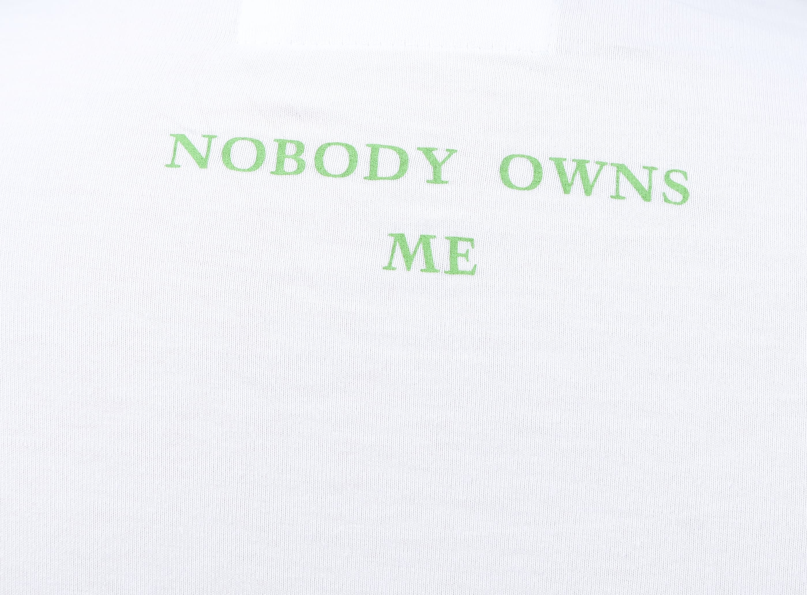 Artwork by Felix González-Torres, Tshirt d’artiste “Nobody owns me”, 1994, Made of silkscreen