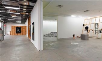 Of Stadiums and Construction Sites (Ne change rien pour que tout soit différent), a project by Lisa Radford - Gertrude Contemporary