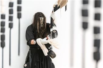 Eric-Paul Riege: ojo|-|ólǫ́