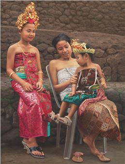 Mother And Children - Windu Pamor