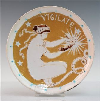 Assiette décorative en faïence émaillée à décor en léger relief d'une jeune orientale tenant une lampe à huile - Felix Optat Milet