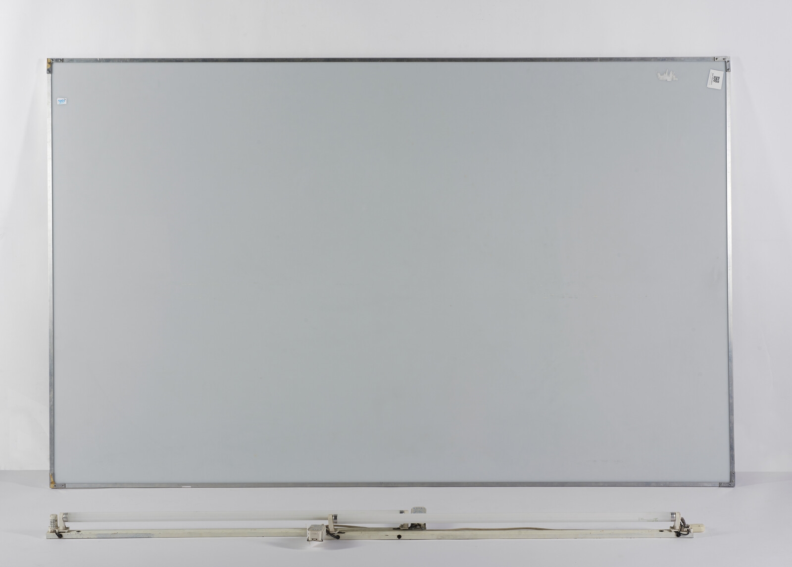 Artwork by Matteo Basilè, AMORE LIQUIDO, Made of stampa lambda su opal + alluminio +neon