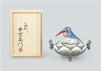 Incense burner with design of snow in overglaze enamel with kingfisher shaped knob - Imaizumi Imaemon XIV