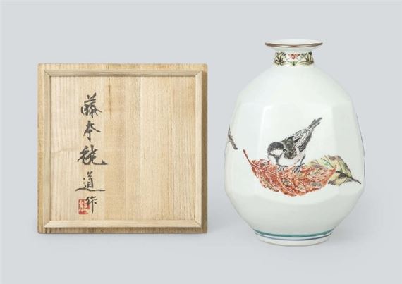 Yoshimichi Fujimoto | Vase with design of bird and leaf in overglaze ...