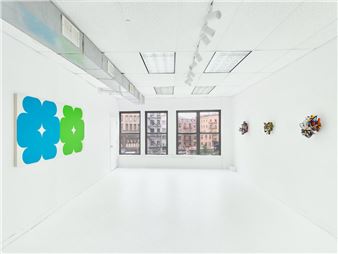 We Happy Few: Band of Sisters at Lubov