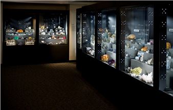 Mineralogical Museum: Permanent Collection - Mineralogical Museum