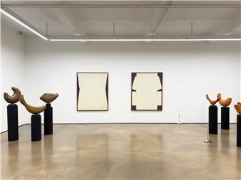 Ryu Kyung Chai & Ryu Hoon: Void and Presence - Hakgojae Gallery Space