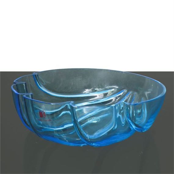 Carlo Moretti | Murano glass shell bowl | MutualArt