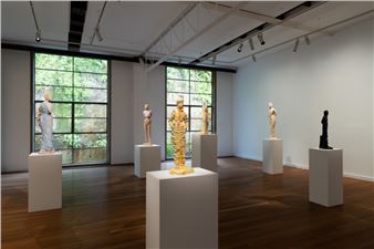 Linda Marrinon: Elements of a classical facade - Roslyn Oxley9 Gallery