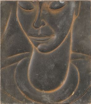 Panneau en laque polychrome à décor de tête de femme. Petits éclats et craquelures. Non signé.  TR - André Ducaroy