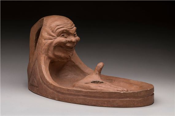 Bougeoir  à décor de visage grotesque. Signé Séraphin. TR - Séraphin Soudbinine