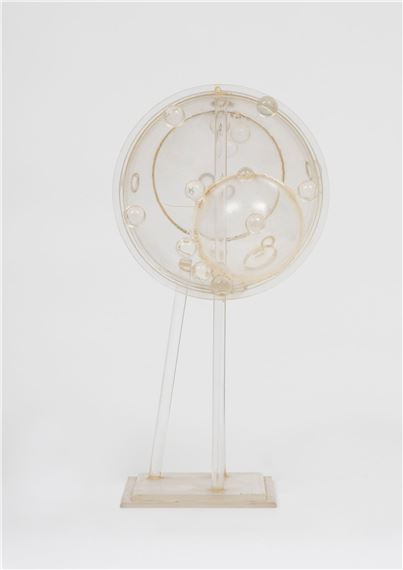 Dos semiesferas hidrocíclicas by Gyula Kosice, 1969