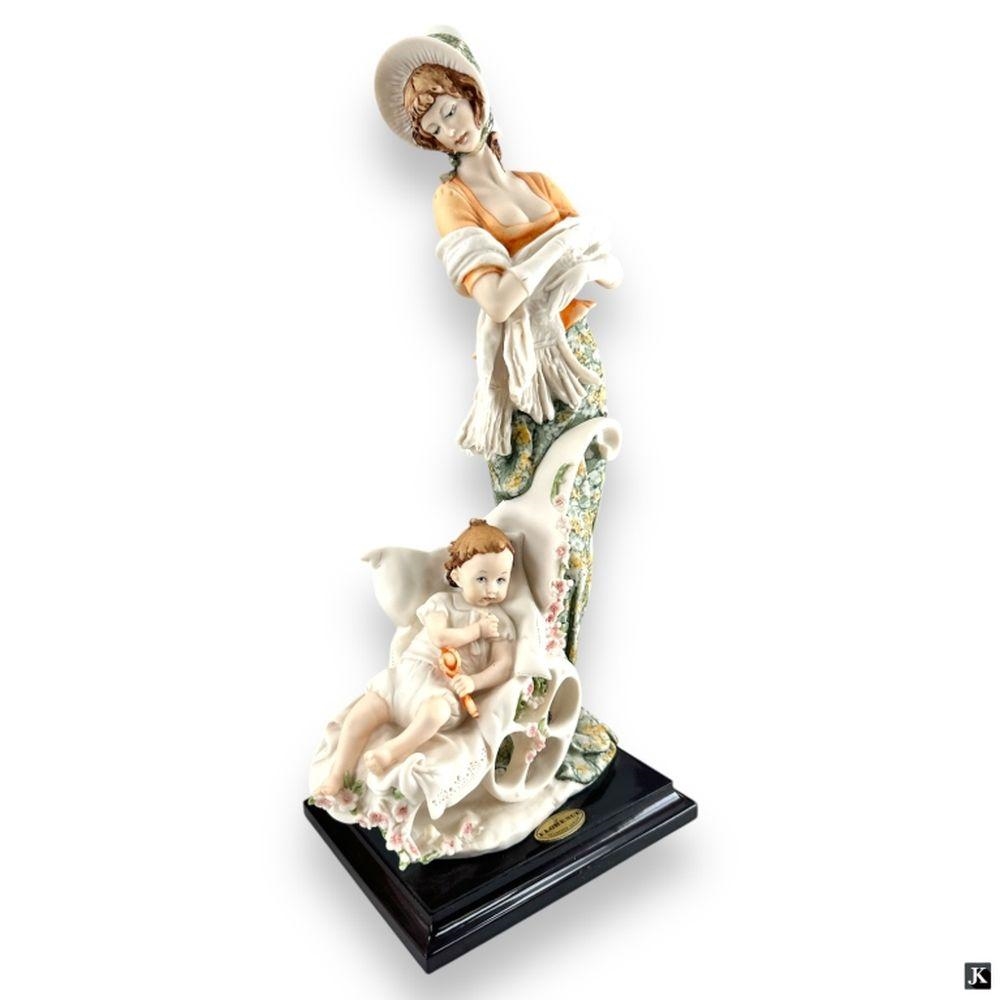 Artwork by Giuseppe Armani, MATERNITY, Made of porcelain