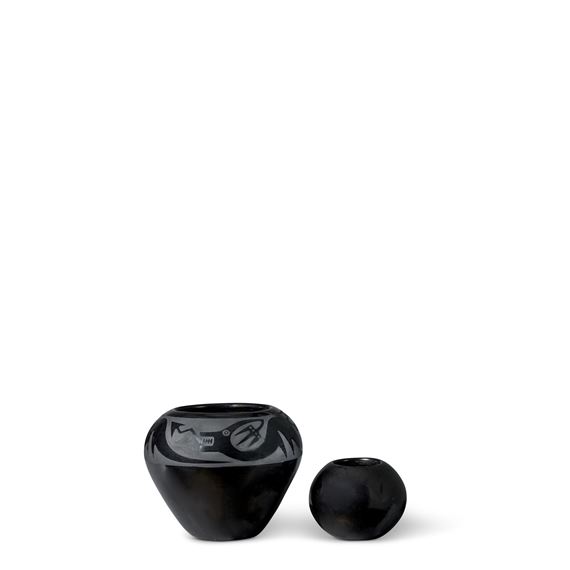 height 5in, diameter 6in; height 3 1/8in, diameter 3 3/4in by Maria Montoya Martinez, Popovi Da, 1264