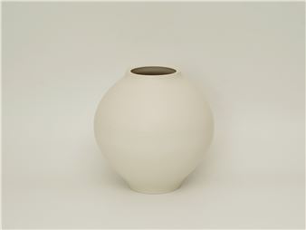 Moon jar - Shin Wondong
