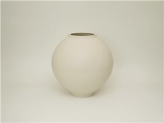 Moon jar - Shin Wondong