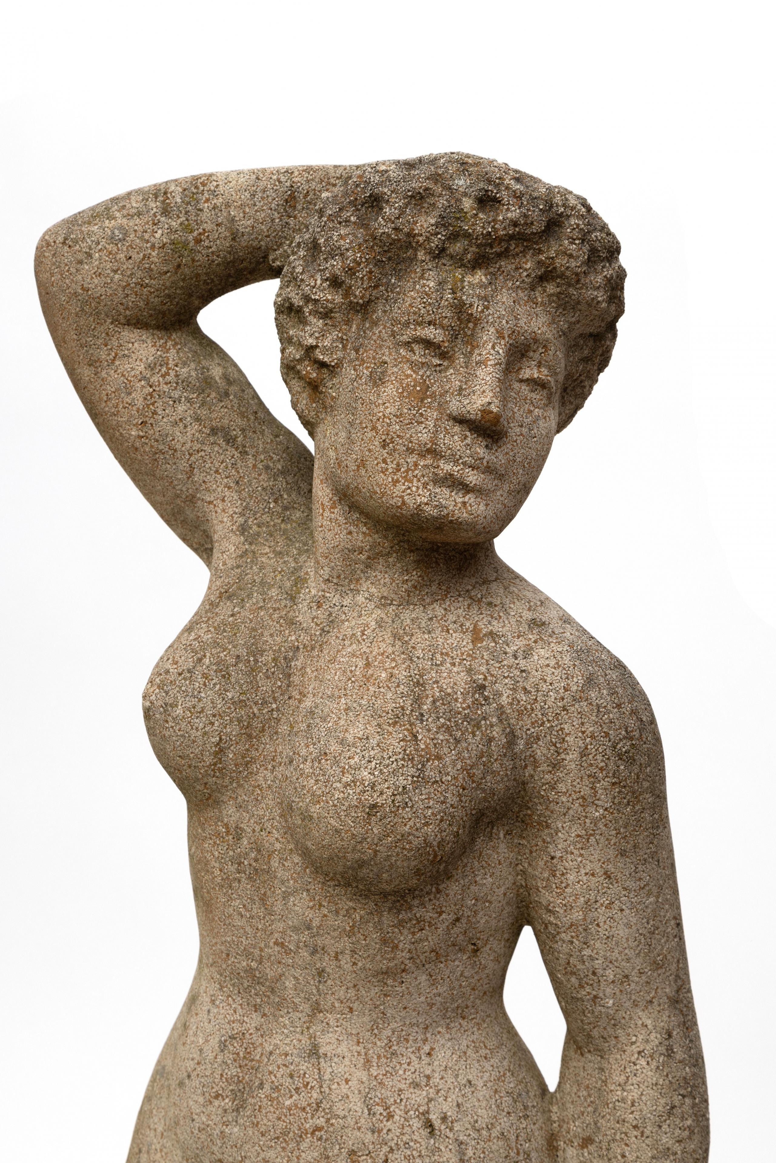 Artwork by John Rädecker, Staand vrouwelijk naakt, Made of zandstenen