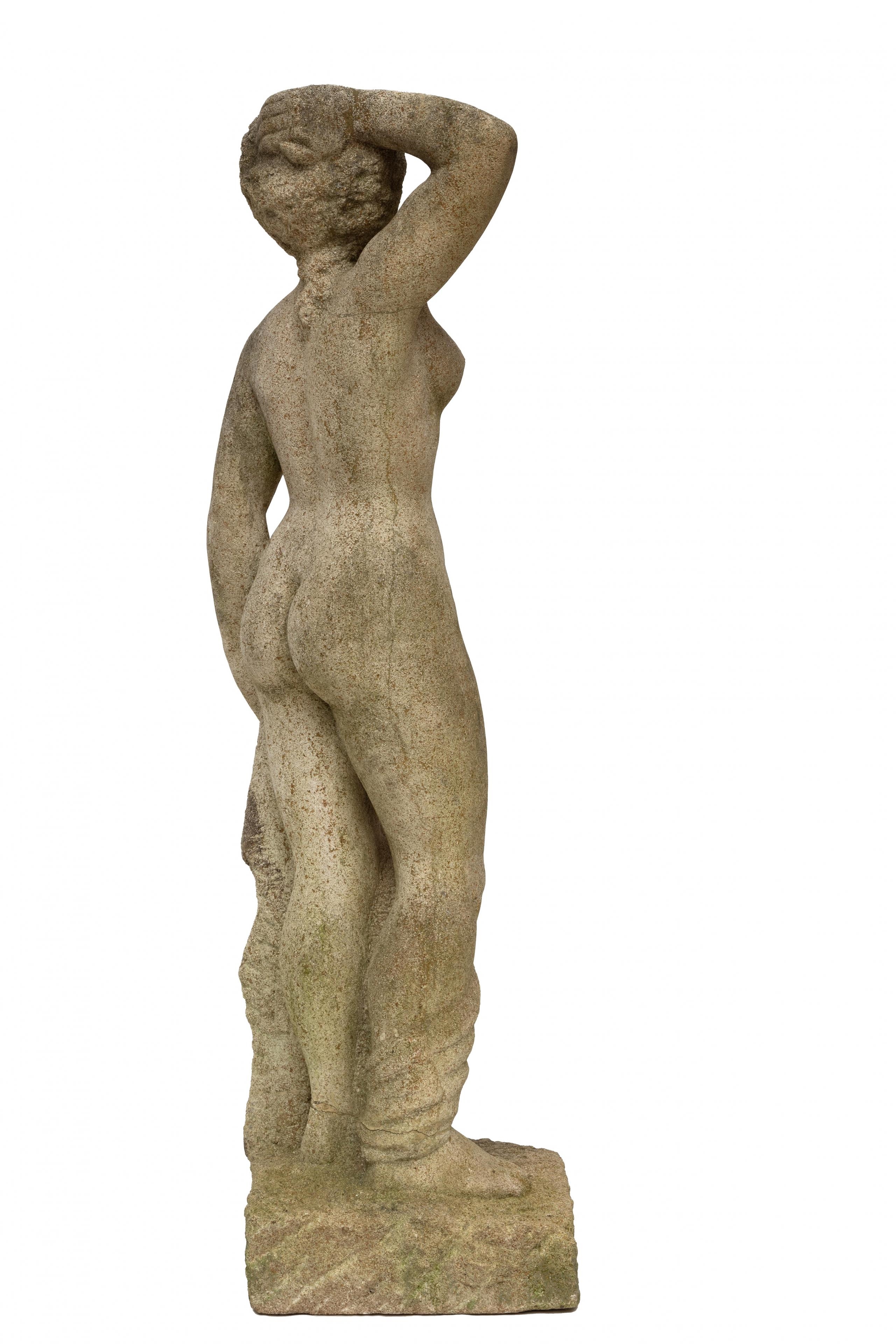 Artwork by John Rädecker, Staand vrouwelijk naakt, Made of zandstenen