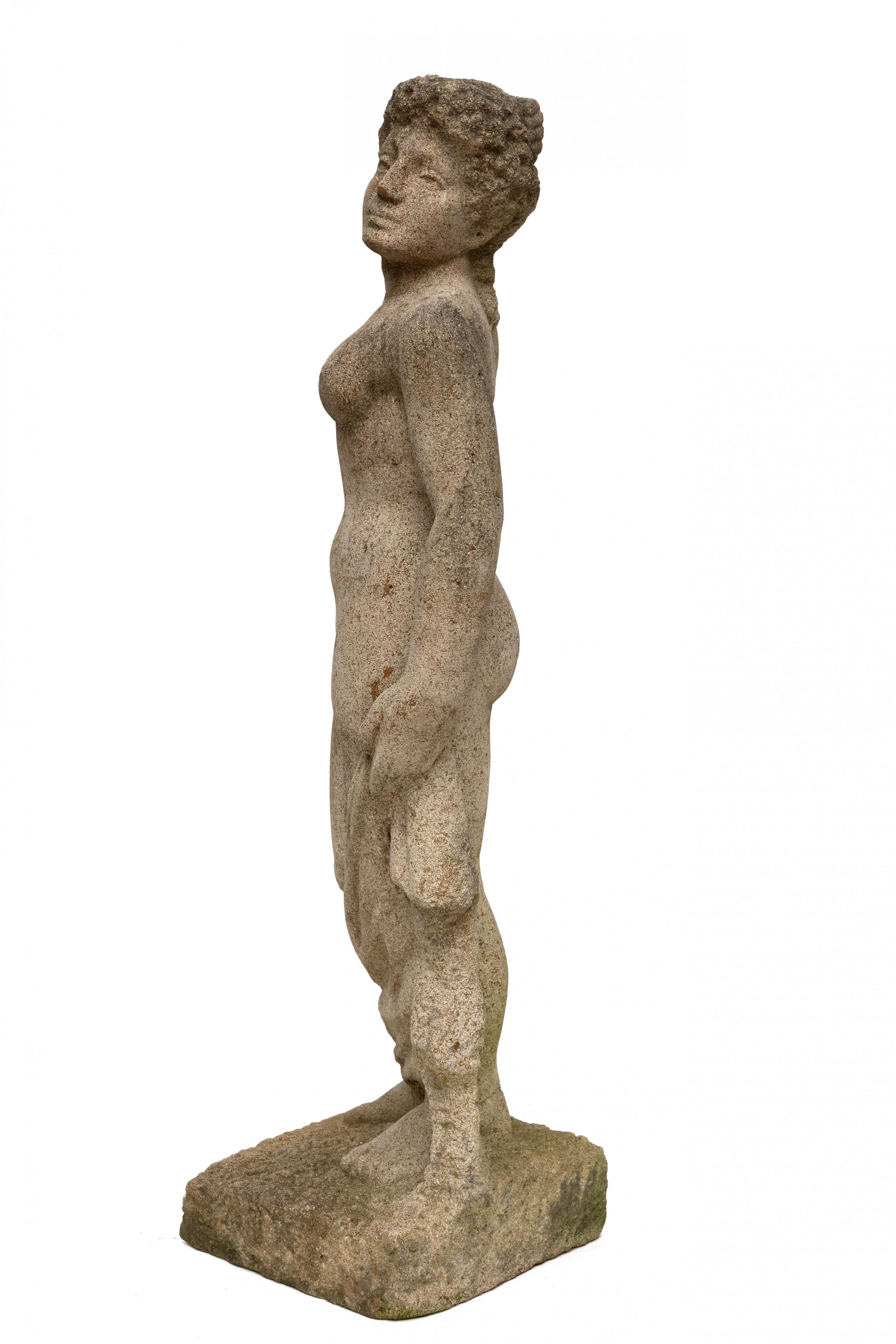 Artwork by John Rädecker, Staand vrouwelijk naakt, Made of zandstenen