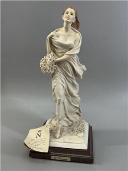Figurine of a woman with Description flowers - Vittorio Tessaro