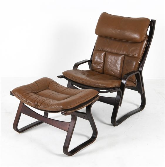 Giske Carlsen | 2) GISKE CARLSEN FOR KLEPPE LEATHER LOUNGE CHAIRS