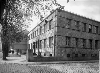 Courage and Care. Architecture and Design: The Roche Vision - LNMM, Museum of Decorative Arts and Design