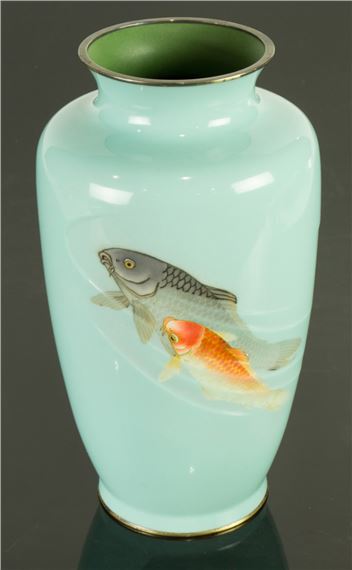 A Japanese moriage cloisonne enamel vase - Gonda Hirosuke