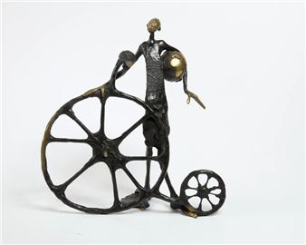 Man with bicycle and globe - Dariusz Zielinski