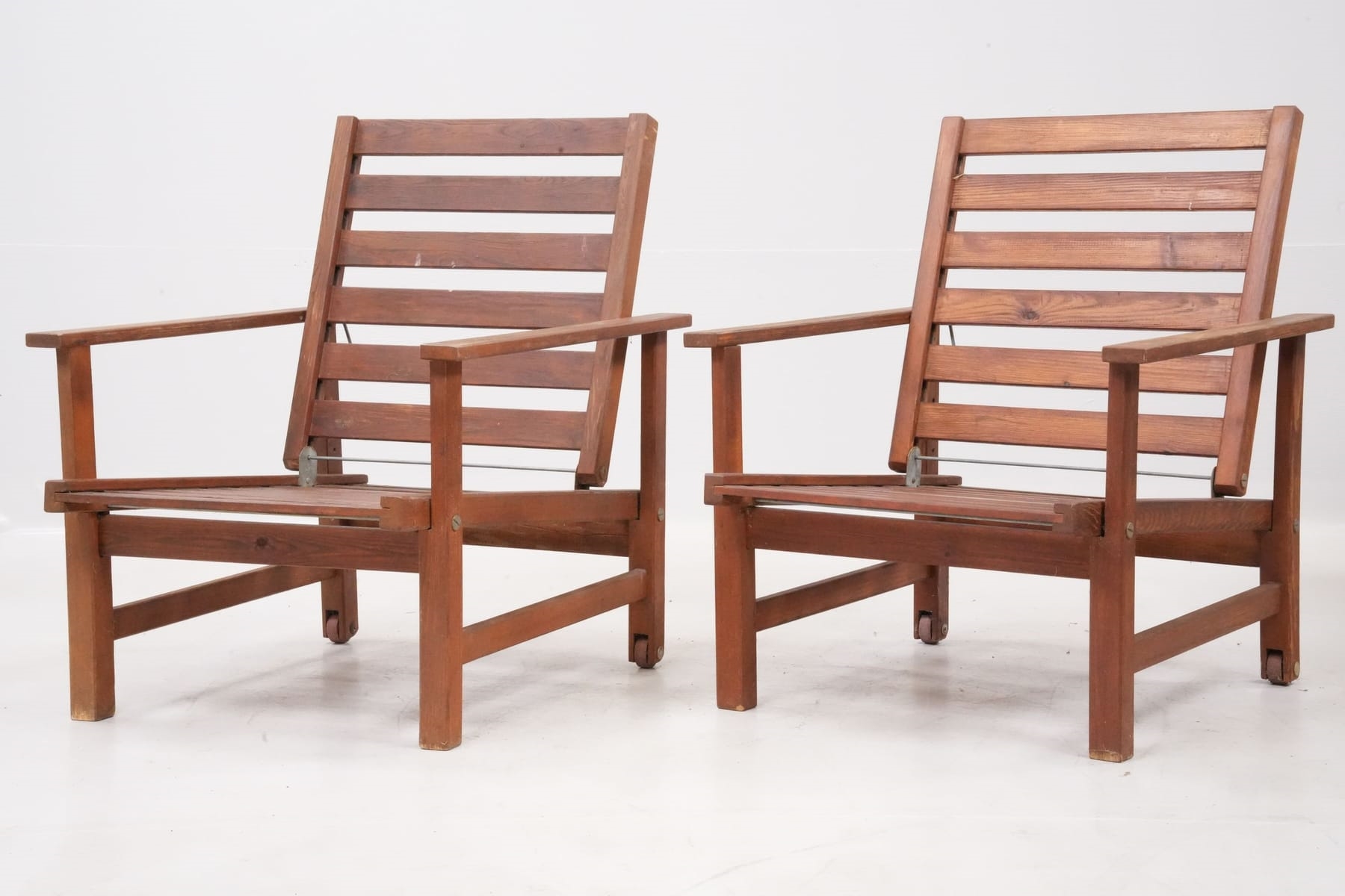 Artwork by Elsa Stackelberg, solstolar