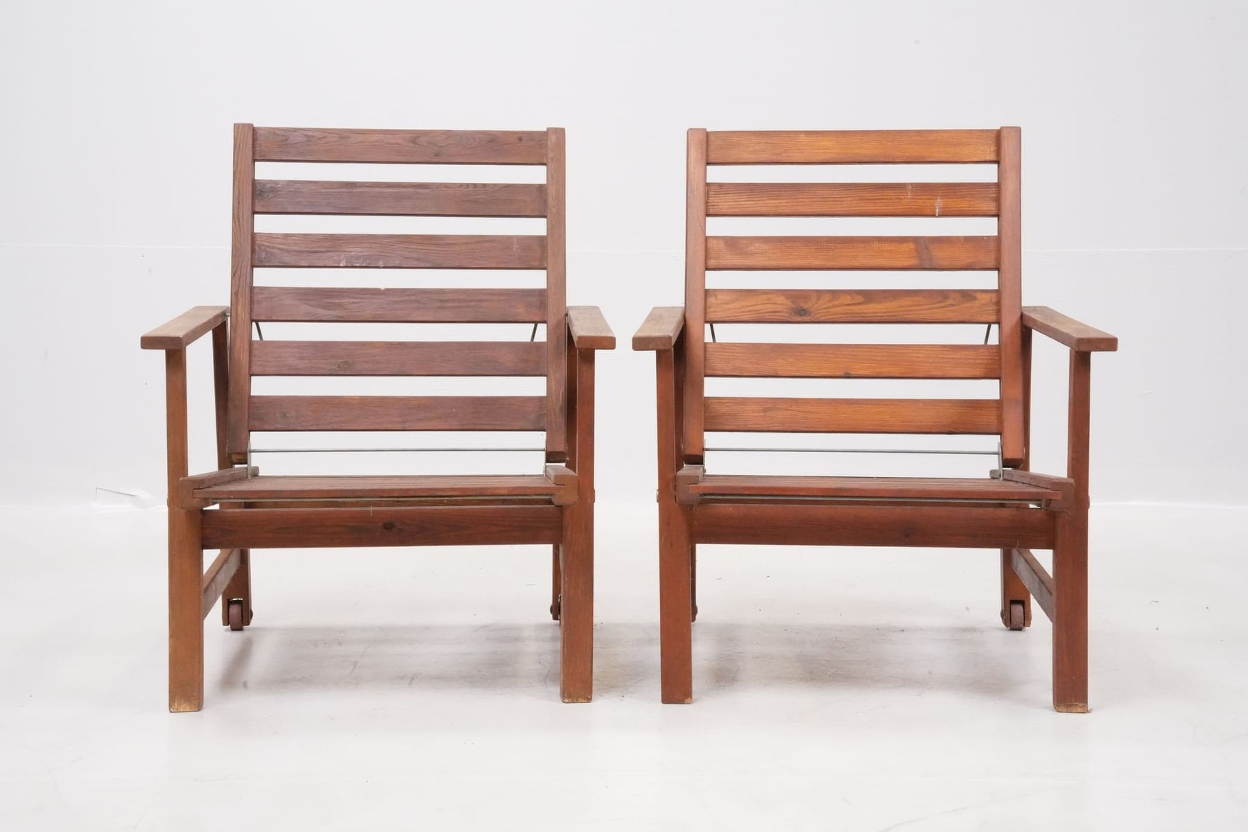 Artwork by Elsa Stackelberg, solstolar