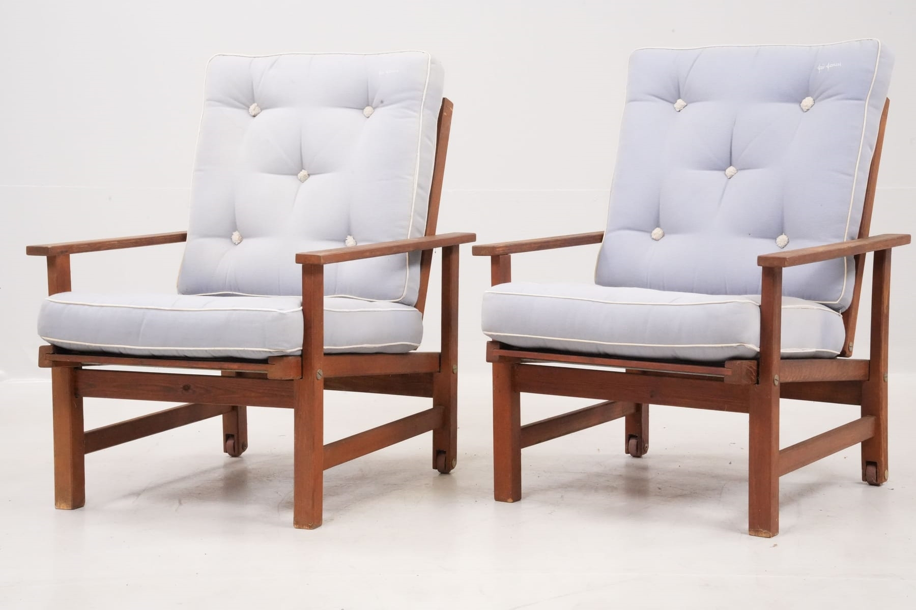 Artwork by Elsa Stackelberg, solstolar