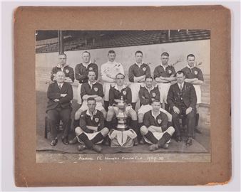 a black and white fully autographed 1930 F.A.Cup team line-up photograph - Bill Seddon