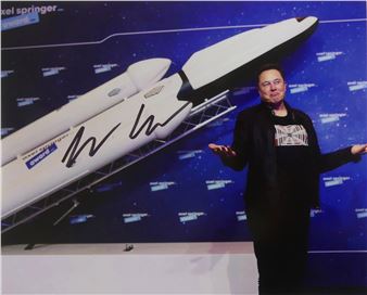 ELON MUSK AXEL SPRINGER SIGNED PHOTOGRAPH - Elon Musk