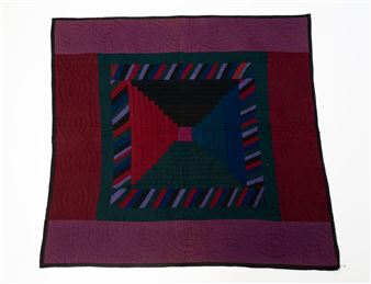 COURTHOUSE STEPS CENTER MEDALLION CRIB QUILT - Amish