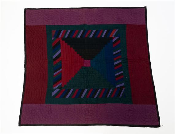 COURTHOUSE STEPS CENTER MEDALLION CRIB QUILT