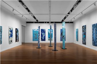 Dhambit Munuŋgurr: The Earth is Blue - Roslyn Oxley9 Gallery