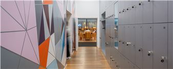 Hanna Roeckle: A Silver Lining: Artistic Redesign of the Cloakroom and Stairs - Kunstmuseum Liechtenstein