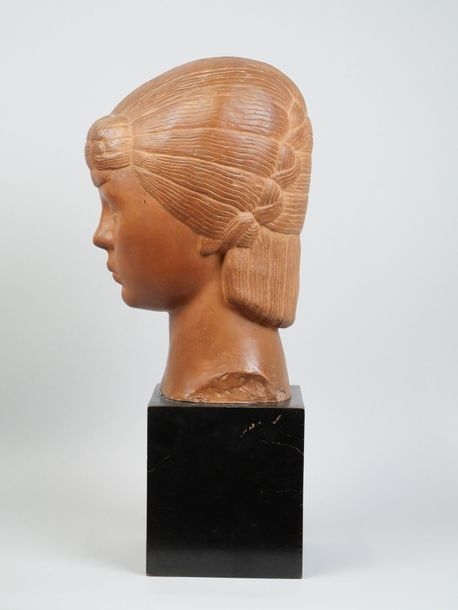 Artwork by Oskar Samoylovich Meshchaninov, Woman's head, Made of Terracotta