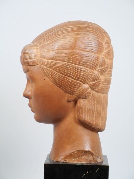 Artwork by Oskar Samoylovich Meshchaninov, Woman's head, Made of Terracotta