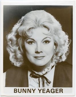 Bunny Yeager & Pin-Up Era - Artelisted